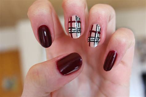 burberry muster nägel|Burberry nails for christmas.